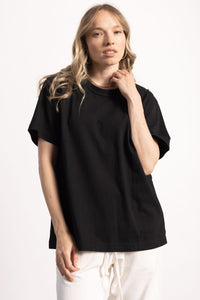 White model wearing an oversized Tee