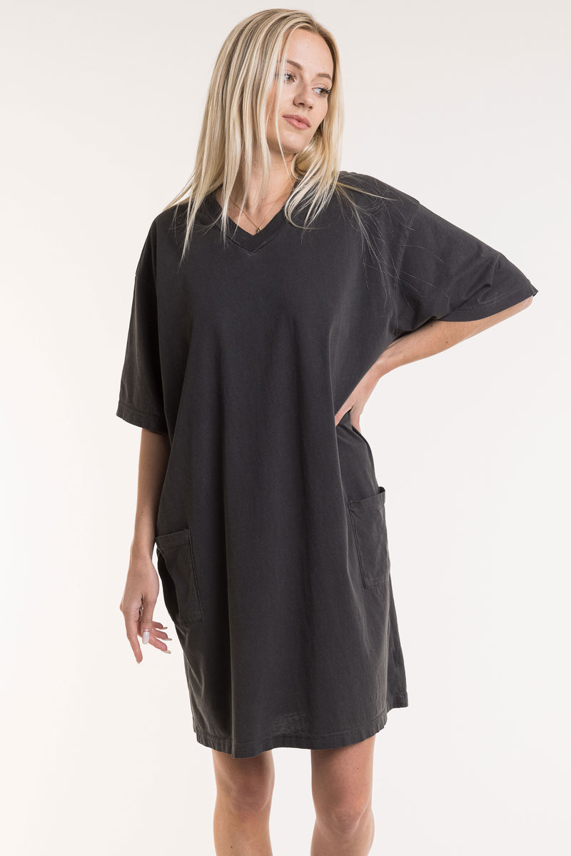 Women's V-Neck Dress Tee w/Pockets - FACW1100